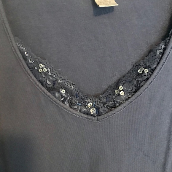 Ladies top - Picture 2 of 4